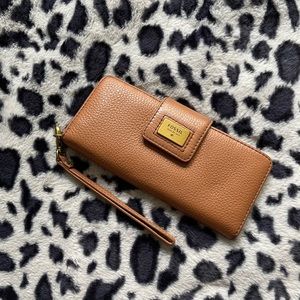 Fossil wristlet